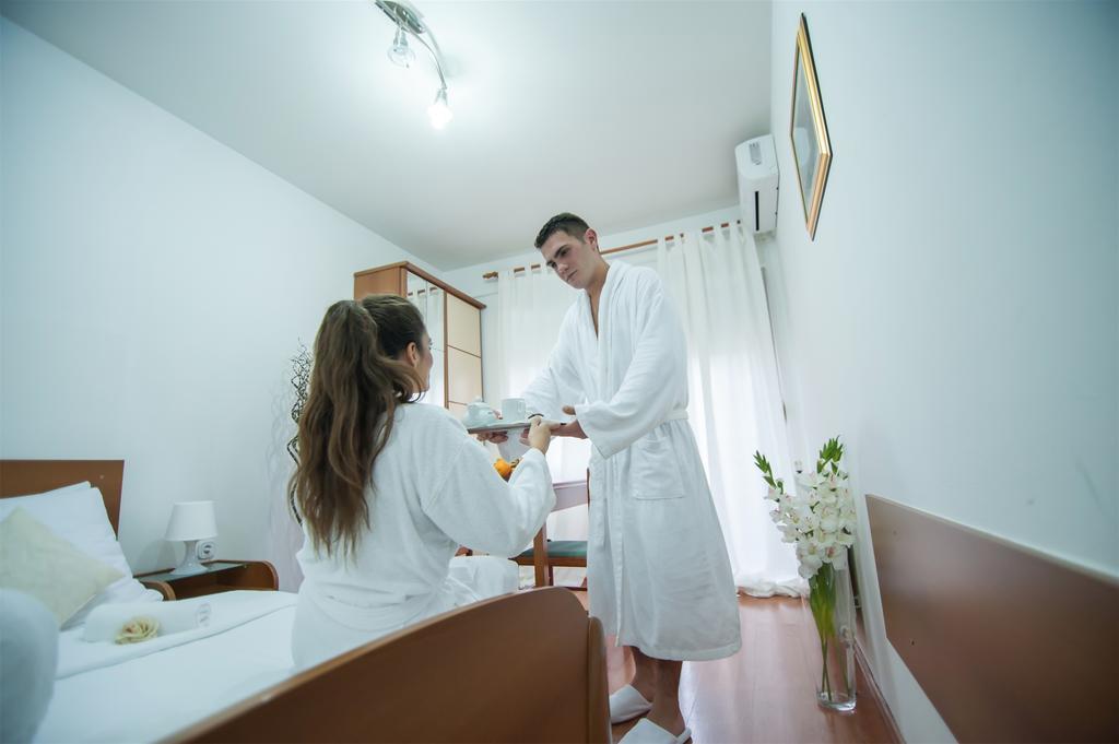 Gec Hotel Zaprešić Стая снимка